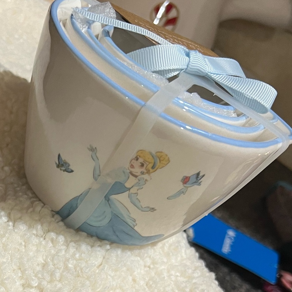 New with tags Cinderella measuring cups Walt Disney